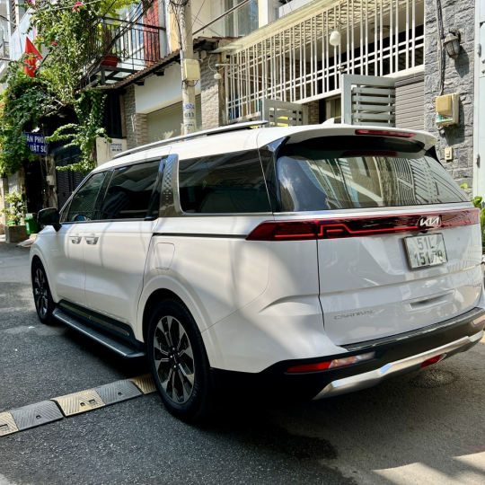  7 CHỖ CAO CẤP : KIA CARNIVAL 